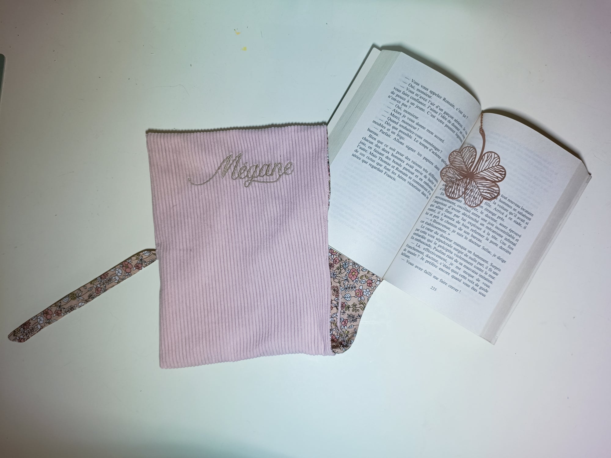 Pochette pour livre de poche